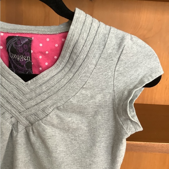 Oxygen Y2K Baby Tee Grey Fitted V-Neck Cap Sleeve Graphic Top Size M - Picture 3 of 10